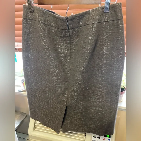 Elegant Brown Skirt - Picture 3 of 7